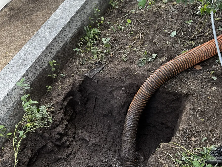 Muddy excavation with a suction hose
